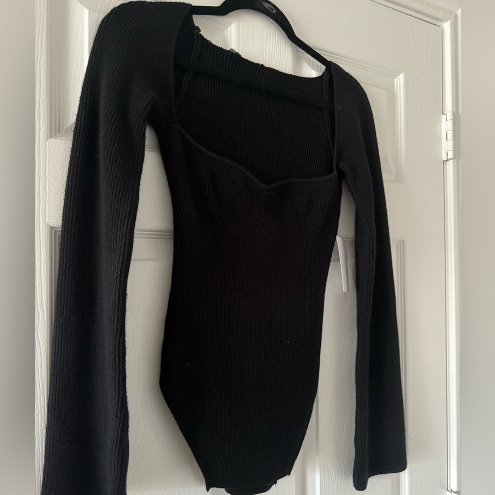 Black Sweetheart neckline ribbed long sleeve top